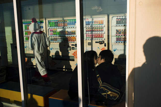 Причуды повседневности в стрит-фотографии Шина Ногучи