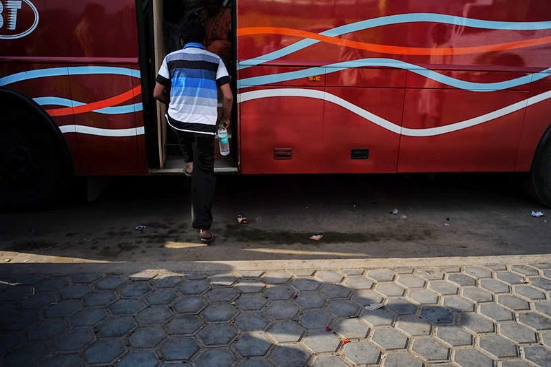 Вокзал — потрясающее стрит-фото эссе от Vineet Vohra