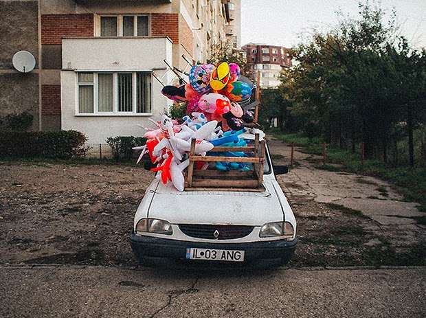 Забавные находки стрит-фотографа Хайду Тамаса в небольшом румынском городе