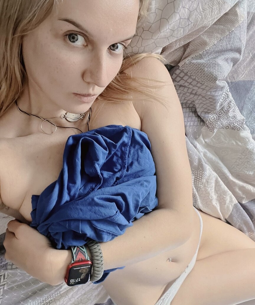 Sliv голых фото из БустиH2.