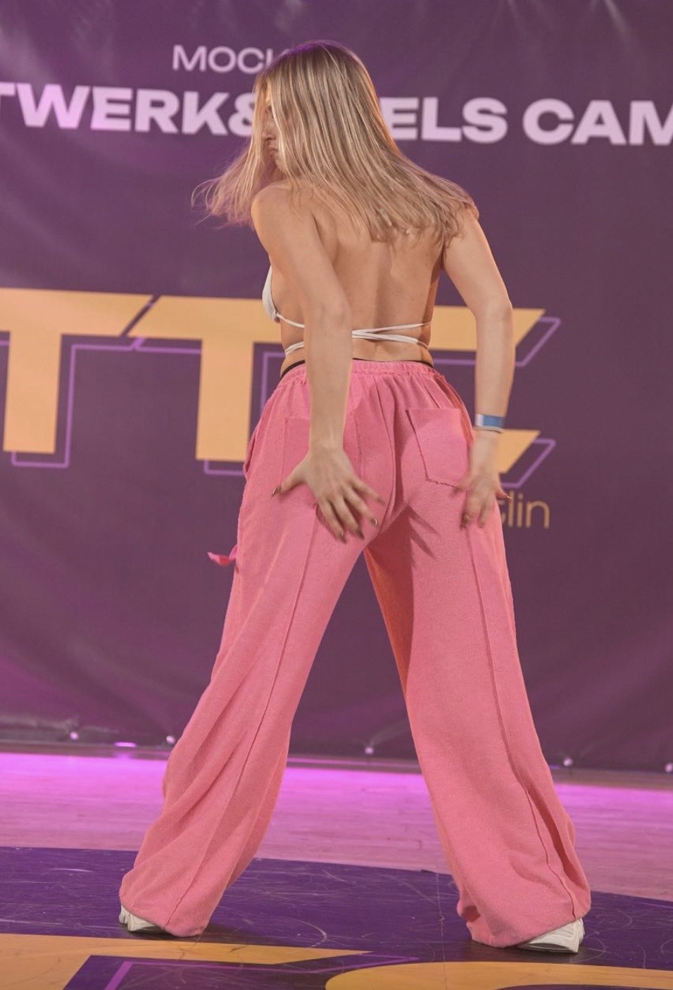 Слив Эксклюзива С Boosty : Зажигательный Тверк 18+ Golinenko Alena DANCER