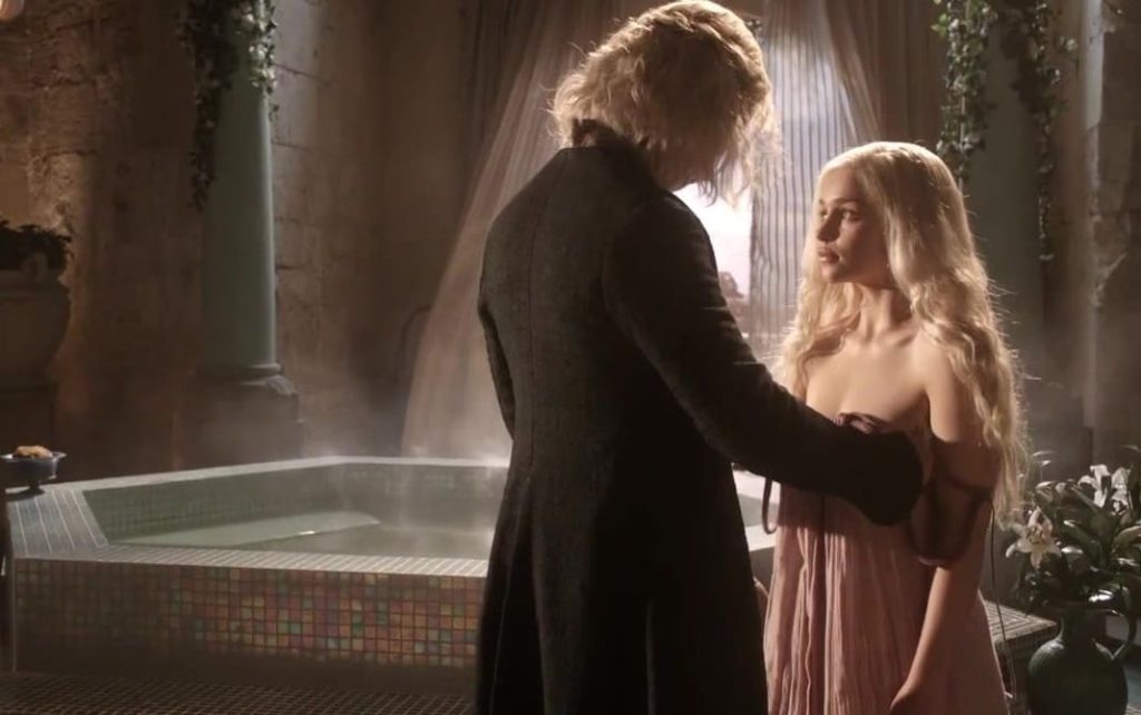 Эмилия Кларк постельные сцены