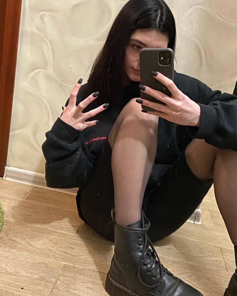 Лил Фридж голая