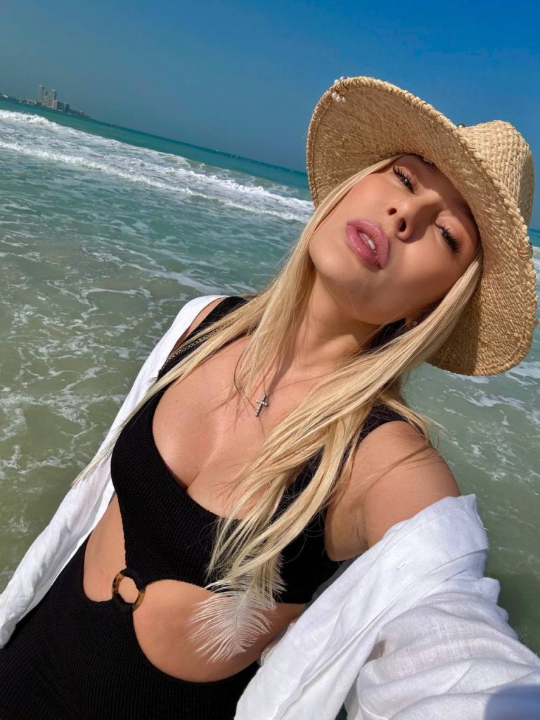 Наташа Рудова голая