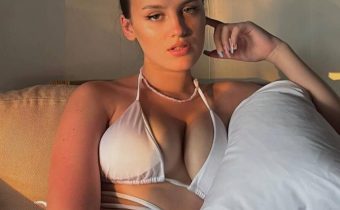 Каечка сиськи