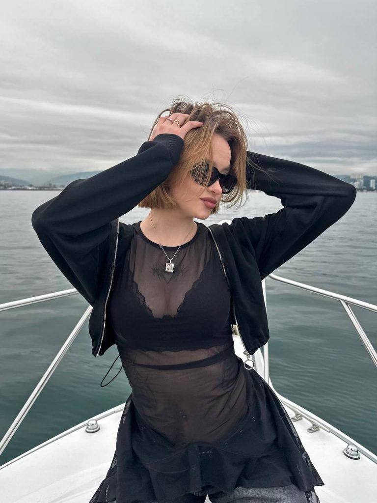 LeilaMiers голая