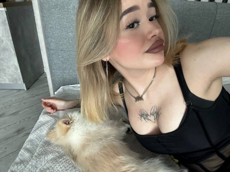 LeilaMiers сиськи