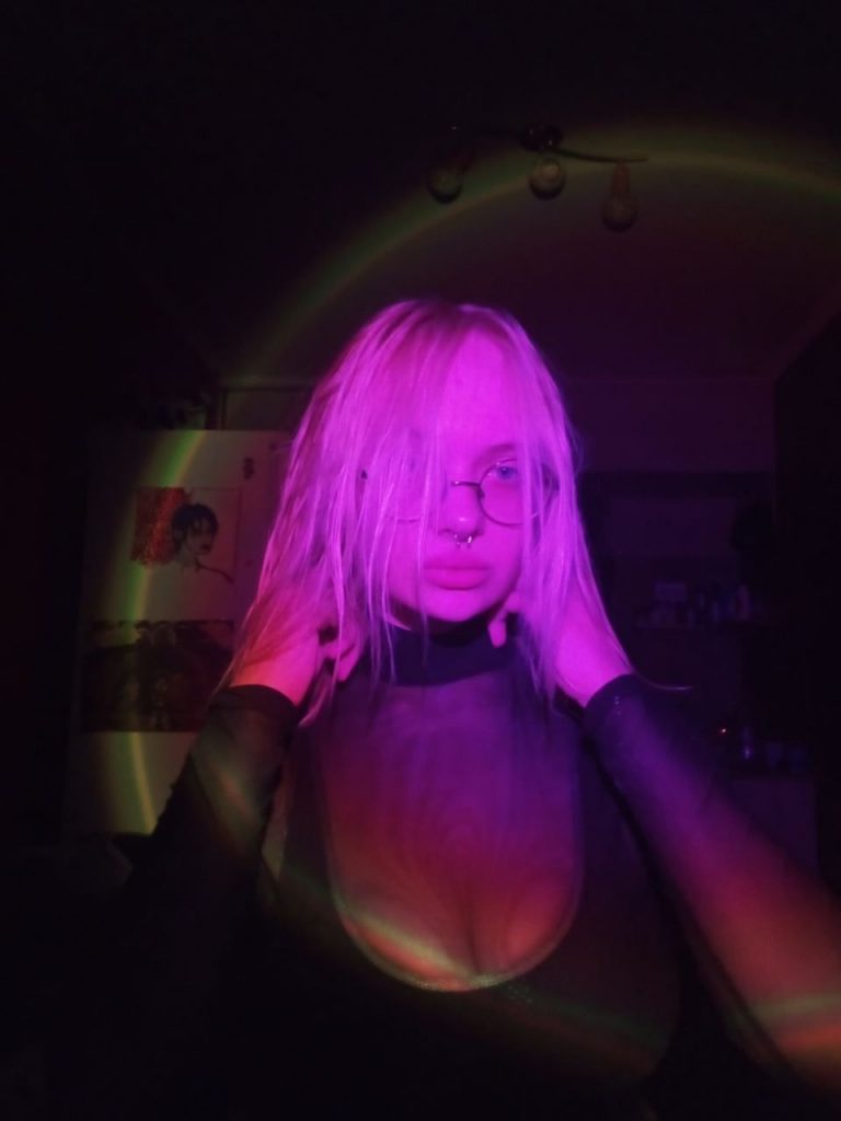 Орел на связи сливы