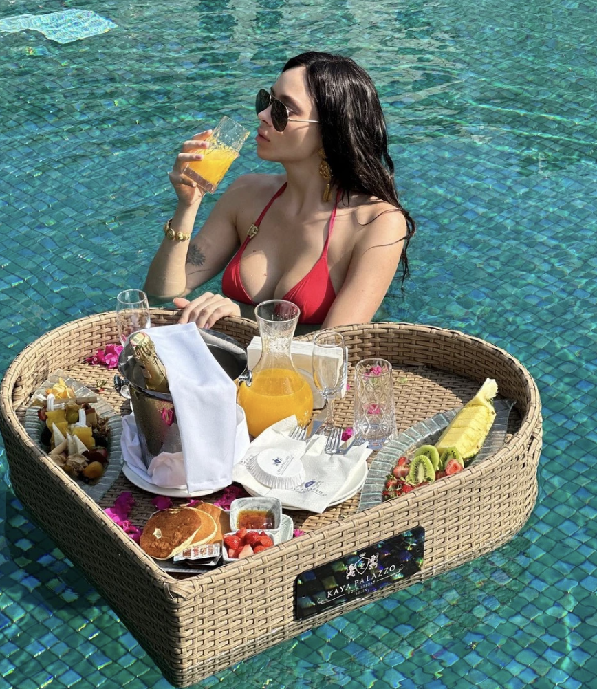 Настя Самбурская голая видео