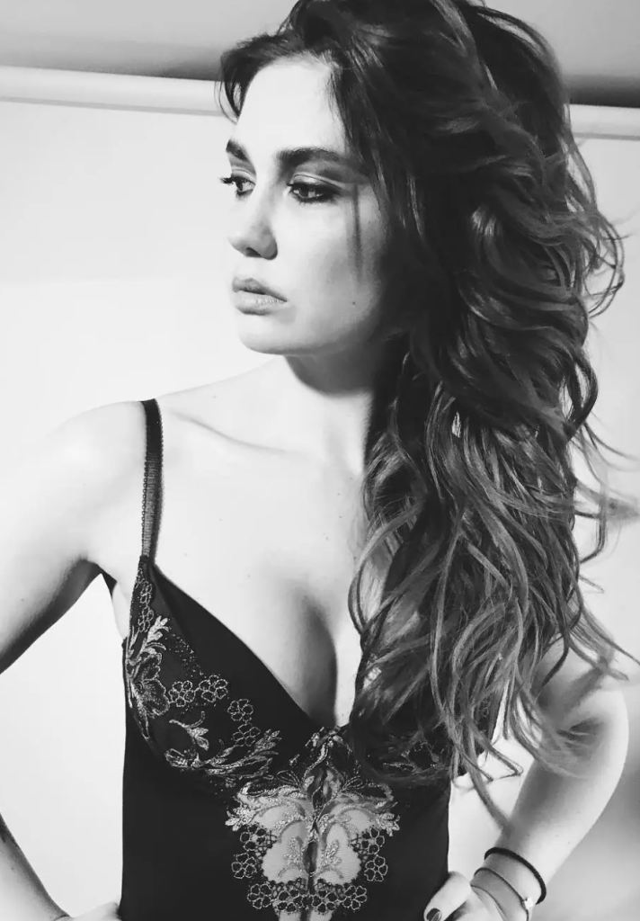 agata mutsenietse голая